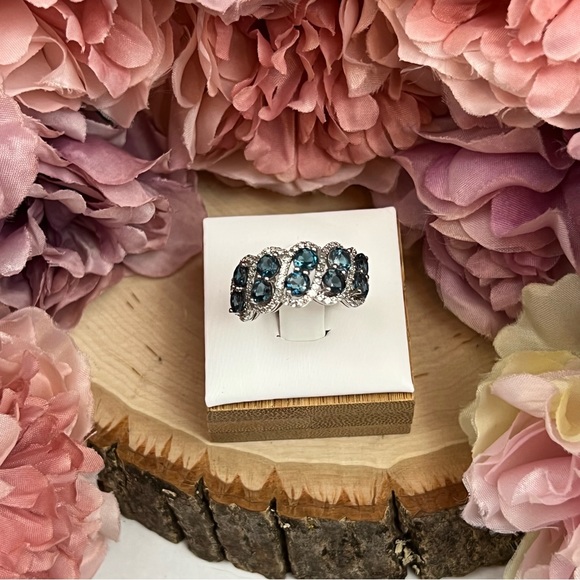 Stunning 3.77 Carat London Blue Topaz Ring with White Topaz Accents - Picture 3 of 17